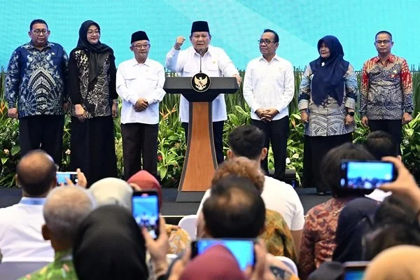 Presiden Prabowo Subianto mengapresiasi peluncuran mekanisme baru penyaluran tunjangan guru ASN daerah langsung ke rekening guru penerima yang dilakukan di Kantor Kemendikdasmen, Jakarta (Dok : Ist).