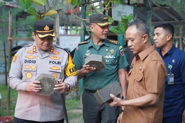 kunjungan Polres selayar dan forkopimda ke bank sampah Bonea (Dok;Ist)