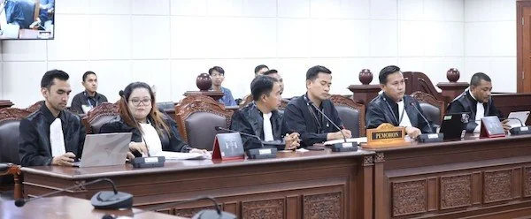 Pemohon di dampingi kuasa hukumnya menyampaikan perbaikan permohonan pengujian UU Nomor 2 Tahun 2011 tentang Parpol (Dok: Ist).