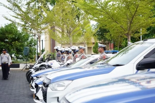 Apel gelar pasukan dan penyematan pita operasi di Mapolda Sulbar (Dok : Ist).