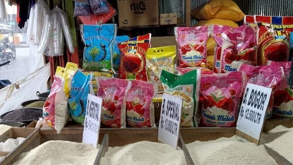 Pedangan Beras di Pasar Pettarani (Dok: Sinta Kabar Makassar).