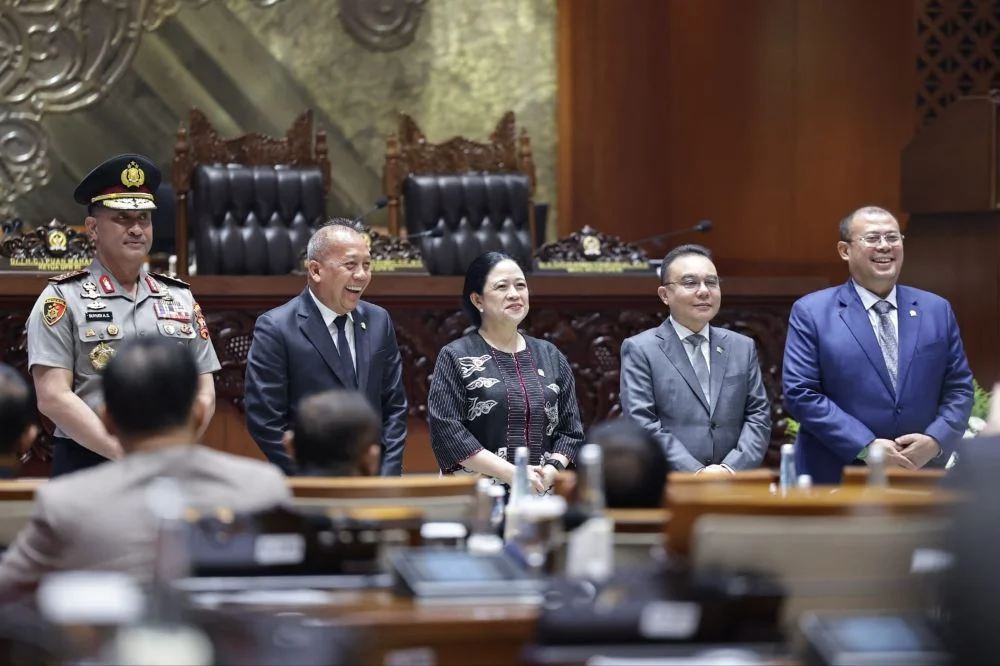 Dari kiri ke kanan: Komisaris Jenderal Polisi Suyudi Ario Seto, Saan Mustopa, Puan Maharani, Sufmi Dasco Ahmad, Cucun Ahmad Syamsurijal saat Rapat Paripurna ke-8 DPR RI Masa Persidangan I Tahun Sidang 2026-2027 (Dok: Ist)