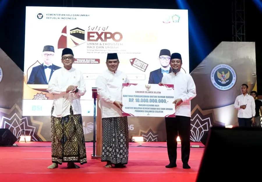 Pemprov menyerahkan bantuan Rp10 miliar untuk pembangunan masjid di Asrama Haji (Dok: Ist)
