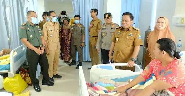 Pj Bupati Jeneponto, Junaedo Bakri bersama Kapolres AKBP Budi Hidayat, Dandim  Letkol Inf Muhammad Amin saat melakukan inspeksi mendadak (Sidak) di Rumah Sakit (RS) Pratama Rumbia. (Ist).