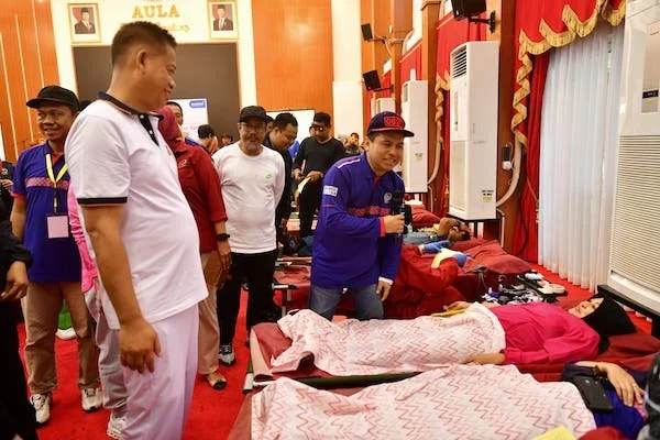 Pj Gubernur Sulsel, Prof Fadjry Djufry dan Kepala Disnakertrans Sulsel, Jayadi Nas pada launching Bulan Keselamatan dan Kesehatan Kerja (K3) Nasional tingkat Provinsi Sulsel di Rumah Jabatan Gubernur Sulsel (Dok: Ist)