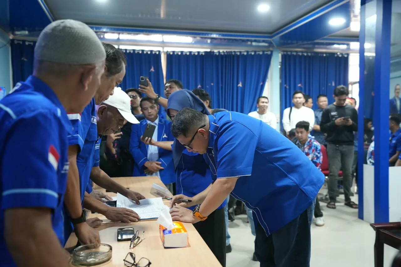 Wali Kota Makassar Munafri Arifuddin saat Mengembalikan Formulir Pendaftaran (Dok: Ist).