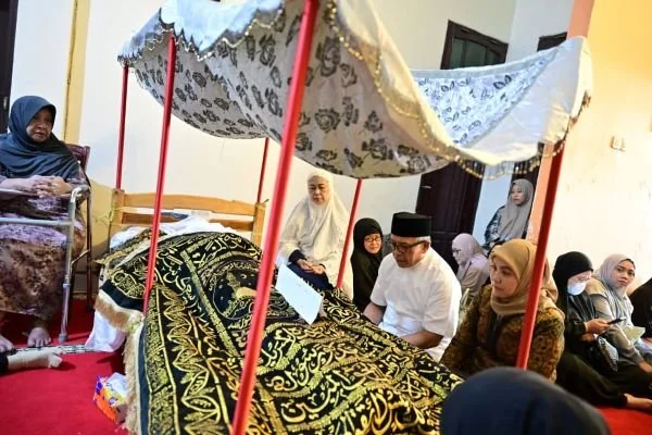 Wakil Wali Kota Makassar Aliyah Mustika saat Melayat Kerumah Duka, (Dok: Ist).