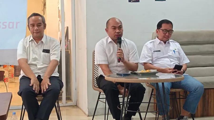 Kepala Dinas Komunikasi dan Informatika (Kominfo) Kota Makassar, Muhammad Roem (tengah) (Dok: KabarMakassar)