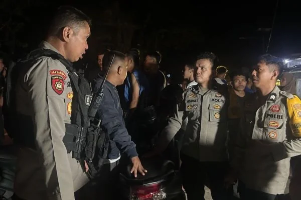 Pihak kepolisian saat mendatangi TKP (Dok : Ist).
