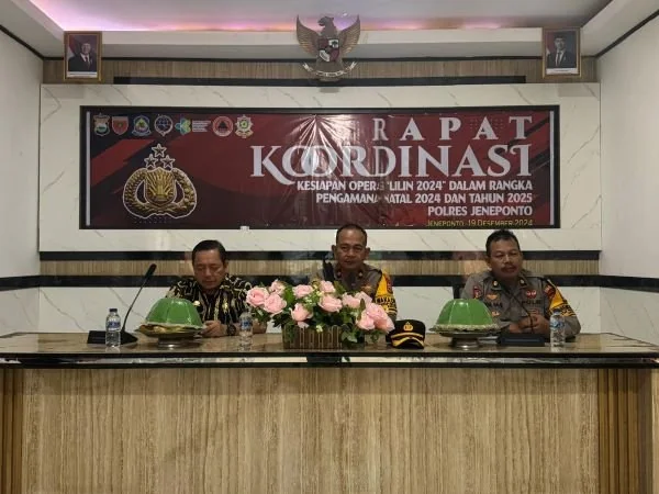 Kabag Kesbangpol, Syarbini Mattewakang, Wakapolres Kompol Muh.Idris, Kabag Ops. Kompol Abd. Halim (Dok : Ist).