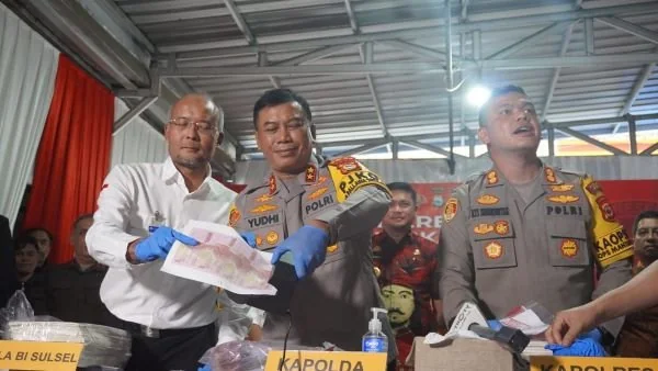 Uang palsu yang diproduksi di Kampus UIN Alauddin Makassar (Dok : Atri KabarMakassar).