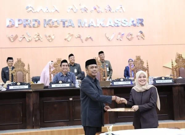 Pj Sekda Makassar, Firman Hamid Pagarra dalam sidang paripurna masa sidang ke-10 tahun 2024 yang diadakan di Ruang Rapat Paripurna DPRD Makassar (Dok : ist).