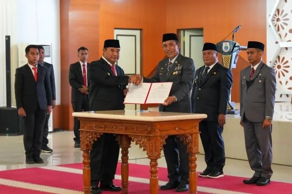 Pj Gubernur Sulbar melantik 3 Pjs Bupati di Graha Sandeq (Dok : Ist).