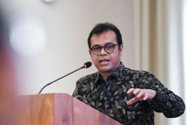 Wakil Menteri Komunikasi dan Digital Nezar Patria saat menyampaikan sambutan kunci dalam Seminar Pra Munas XIV Kagama "Strategi dan Praktik Baik Dalam Meningkatkan Kapasitas UMKM Untuk Naik Kelas" di Kampus UGM, Yogyakarta, Minggu (3/11/2024) (ANTARA/HO-K