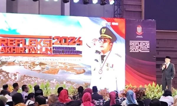 Wali Kota Makassar Danny Pomanto saat memberikan sambutan dalam Refleksi Akhir Tahun 2024 Pemkot Makassar (Dok : Hanifah KabarMakassar).