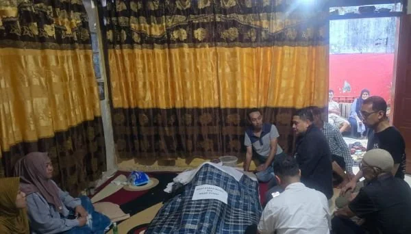 Wali Kota Makassar saat mendatangi Rumah Duka, (Dok: Ist)