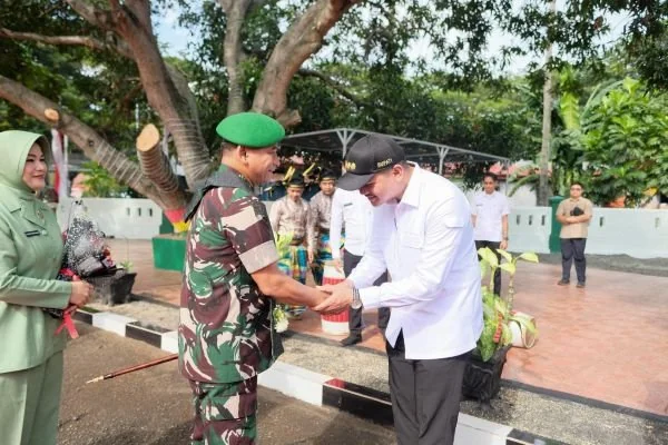 Bupati Bantaeng, M. Fathul Fauzy Nurdin, menyambut hangat kunjungan kerja Panglima Komando Daerah Militer (Pangdam) XIV/Hasanuddin, Mayor Jenderal TNI Bangun Nawoko. (Dok: Ist)