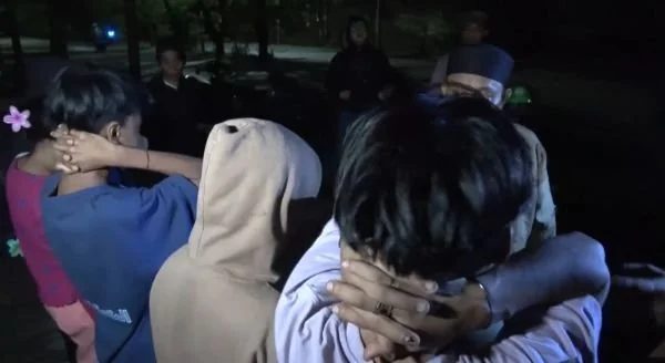 Penggerebekan muda mudi di salah satu wisma terbengkalai di Makassar (Dok: Ist).
