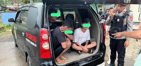 Personel Polresta Mamuju saat berhasil mengamankan pelaku pengeroyokan di Tadui(dok:ist)