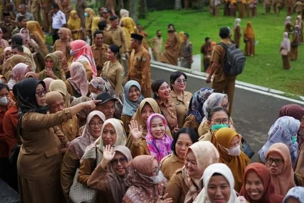 Tenaga kontrak lingkup Pemkab Mamuju.