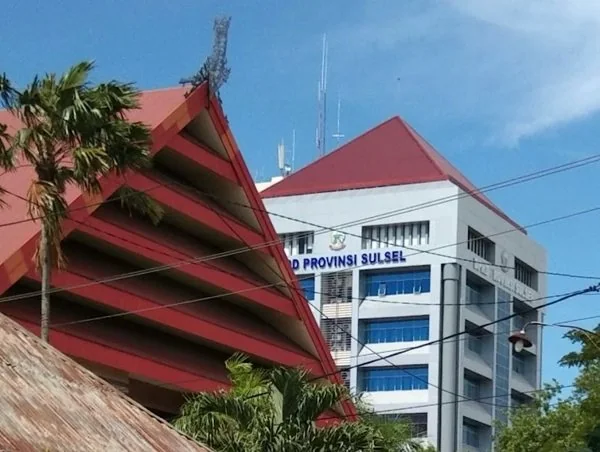 Gedung DPRD Sulawesi Selatan jalan Urip Sumoharjo, Makassar.