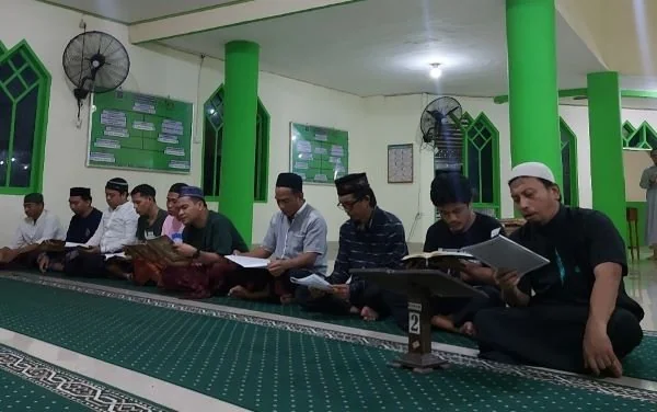 Napi Lapas Takalar Khatamkan 30 Juz Al-Qur'an setiap malam.