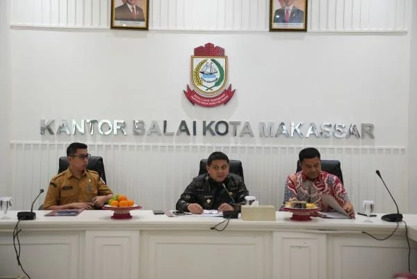 Direktur Utama PT BPR Kota Makassar Perseroda, Ir. Qurani Masiga saat Bertemu dengan Wali Kota Makassar Munafri Arifudin, (Dok: Ist).
