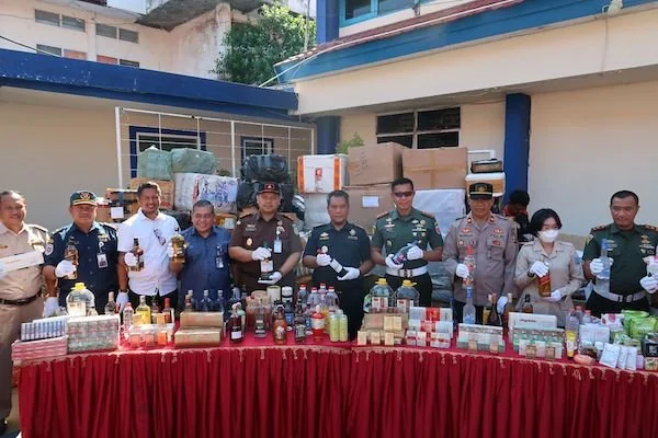 Pemusnhan barang ilegal oleh KPPPBC TMP B Makassar (Dok: Ist)