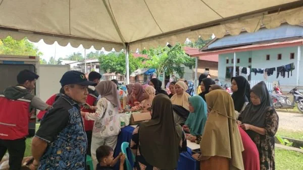 Gerakan pangan murah Pemprov Sulbar di lapangan Desa Bambu (Dok : Ist).