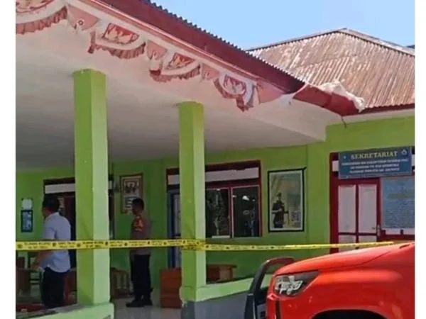 Kantor Desa Borongtala Rusak usai warga tolak Kepala Dusun lama (DOk : Ist).