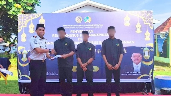 Ali Imran Serahkan Bukti Remisi Momentum Idul Fitri
