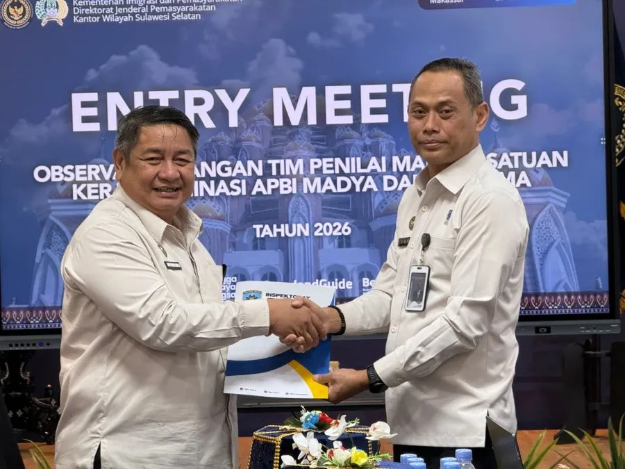 Kanwil Ditjenpas Sulsel menyerahkan sejumlah laporan dalam rangkaian kegiatan persiapan observasi lapangan nominasi APBI 2026 (Dok: Ist)