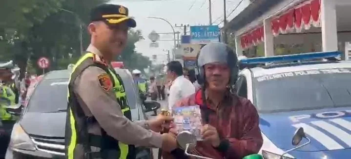 Personel Polres Takalar melaksanakan Operasi Patuh Pallawa 2026 di Jalan Trans Sulawesi, Jalan Jenderal Sudirman, Takalar (Dok: Ist)
