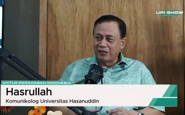 Tangkapan Layar Pakar Komunikasi dan Politik Unhas, Dr. Hasrullah, dalam Channel YouTube Upi Show, (Dok: Kabar Makassar).