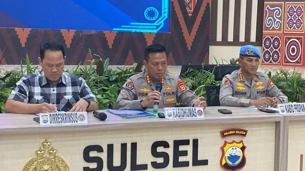 Kabid Humas Polda Sulsel, Kombes Pol Didik Supranoto saat memberikan keterangan pers (Dok: Atri KabarMakassar)