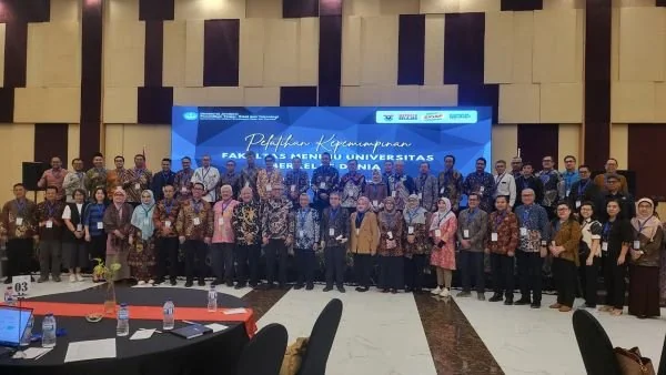Sebanyak 21 Perguruan Tinggi se-Indonesia mengikuti Kepemimpinan Menuju Universitas Berkelas Dunia yang berlangsung di Hotel Unhas (Dok : Ist).