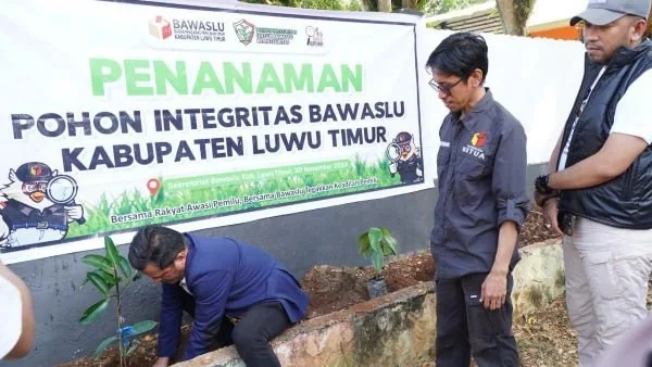 Peresmian Taman Manggis oleh Bawaslu Lutim (Dok : Ist).