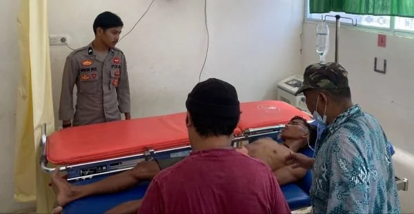 Korban saat dirawat di Puskesmas Tapalang (Dok : Ist).