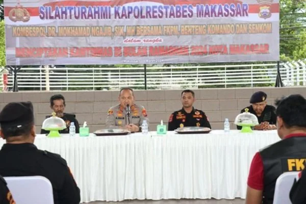 Kaplrestabes Makassar, Kombes Pol Mokhamad Ngajib, melakukan silaturahmi bersama Forum Kemitraan Polisi dan Masyarakat (FKPM), Bantuan Komunikasi Polisi (Bankompol), Sentra Komunikasi (Senkom) dan Benteng Komando., Senin (11/3).