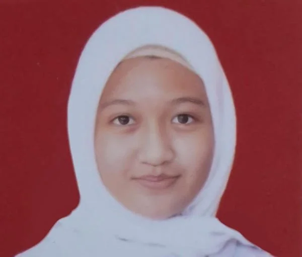 Alifah Naila Salsabila, siswi SMK Negeri 8 Makassar yang akan memamerkan hasil karya busana di Front Row Paris 2024 (Dok: Ist)