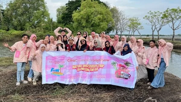 Program Beasiswa CitraCosmetic bersama Glad2Glow di Takalar. Dok. Ist