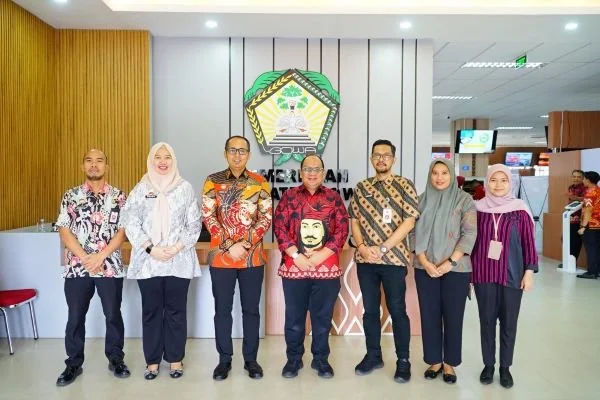 Kanwil Kemenkum Sulsel saat melakukan evaluasi layanan KI di MPP Gowa (Dok : Ist).
