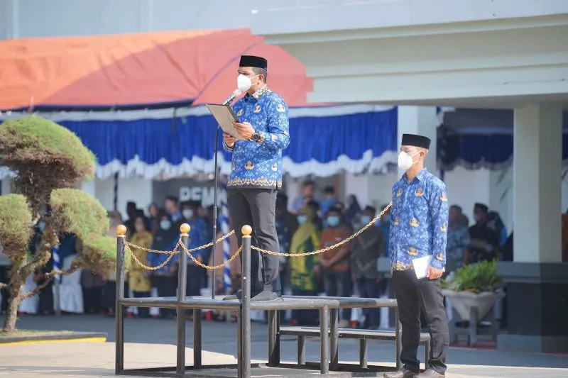 Bupati Bantaeng Muh Fathul Fauzy Nurdin memimpin Upacara Hari Kesadaran Nasional di halaman Kantor Bupati Bantaeng (Dok: Ist)