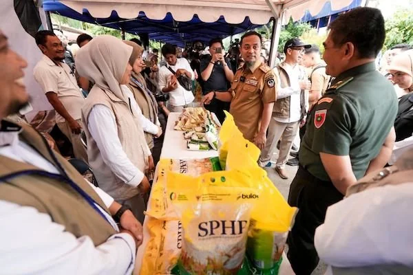 Gubernur Sulsel Andi Sudirman Sulaiman saat memantau pelaksanaan GPM Pemprov Sulsel (dok. Ist)
