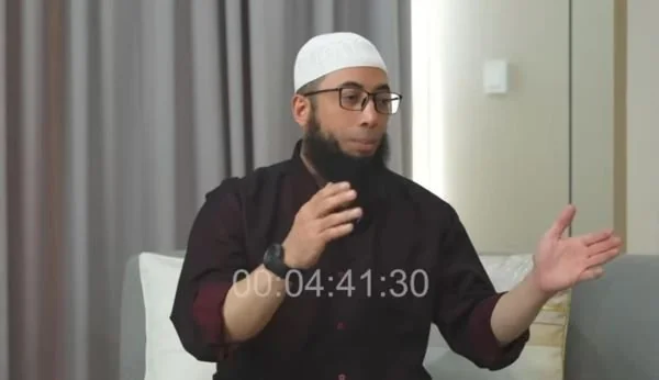 Ustadz Khalid Basalamah (Youtube : dr Richard Lee)