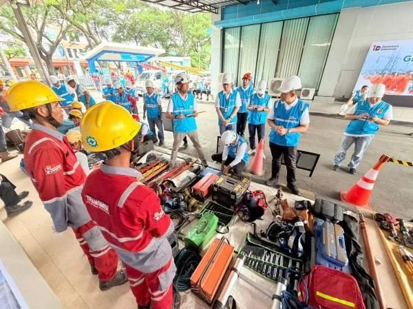 General Manager PLN UID Sulselrabar beserta jajaran manajemen melalui Apel Siaga Kelistrikan memastikan seluruh peralatan, kendaraan operasional, serta tim teknis dalam kondisi siap siaga selama 24 jam. (Dok: Ist)