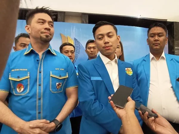 Ketua Dewan Pengurus Daerah (DPD) Komite Nasional Pemuda Indonesia (KNPI) Sulawesi Selatan, Fadel Tauphan Ansar (Tengah) (Dok: Sinta KabarMakassar)