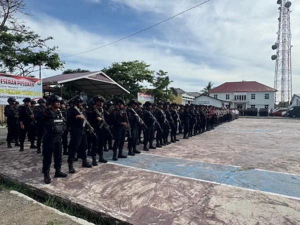 BKO Brimob, dan BKO Polda Sulsel saat mengikuti arahan Kapolres Jeneponto. AKBP Widi Setiawan. (Foto/ist).