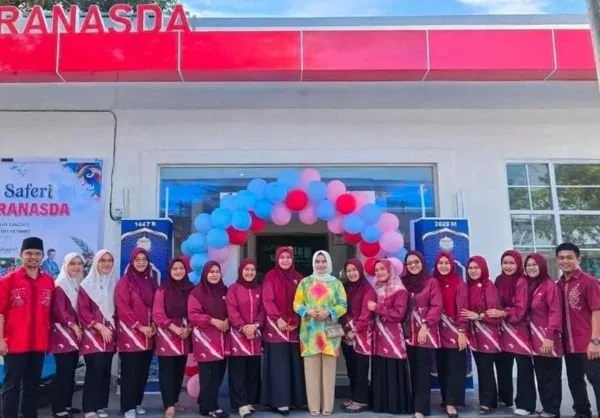 Ketua Dekranasda Jeneponto, Samawati Paris saat meresmikan dan meluncurkan Ramadan Bahagia Festival 2026. (Dok: Ist)