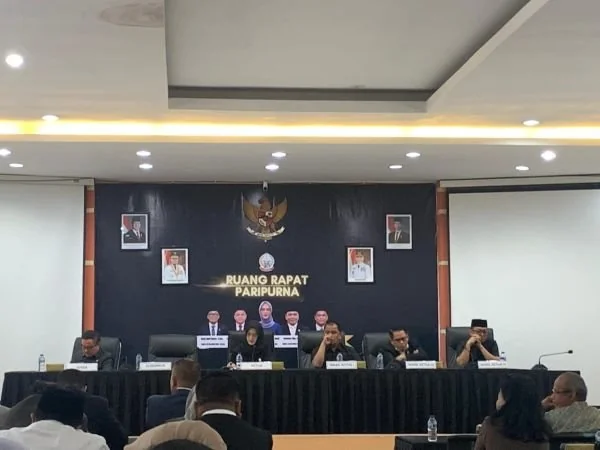 Rapat Paripurna perdana DPRD Sulsel di Ruang Rapat Kantor Dinas Bina Marga Pemprov Sulsel (Dok : Syamsi KabarMakassar)